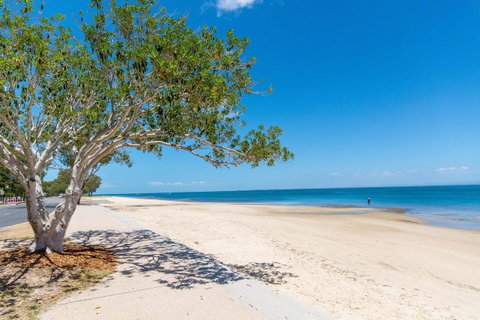 Spectacular Unit Overlooking Pumicestone Passage - Welsby Pde, Bongaree - Accommodation Gold Coast 3