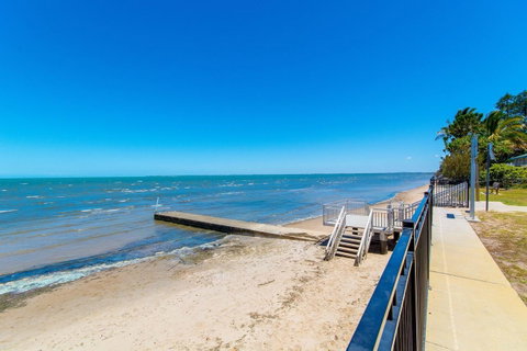 Spectacular Unit Overlooking Pumicestone Passage - Welsby Pde, Bongaree - Accommodation Gold Coast 4