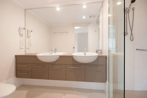 Spectacular Unit Overlooking Pumicestone Passage - Welsby Pde, Bongaree - Accommodation Gold Coast 6