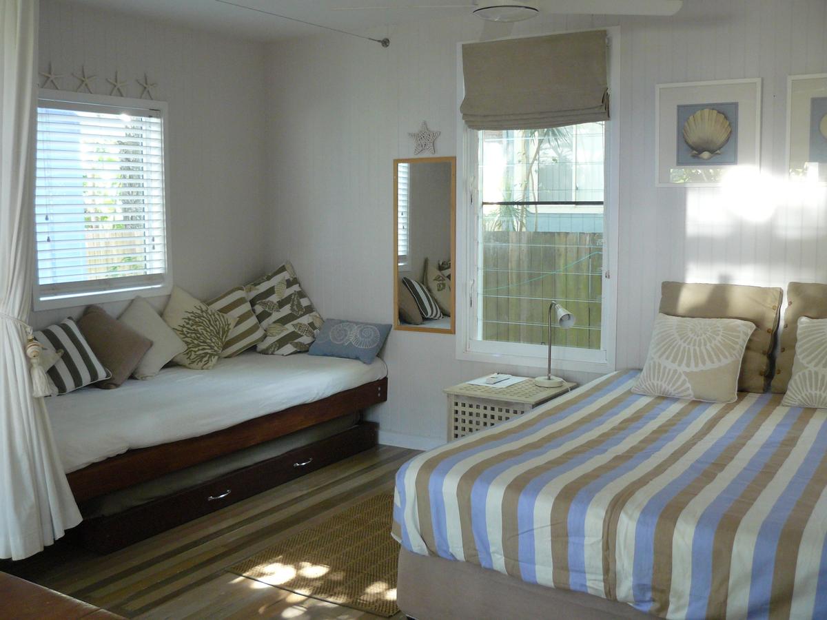 Amity Point QLD Accommodation Gold Coast