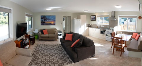 Adventure Bay Holiday Home - Accommodation Gold Coast 3