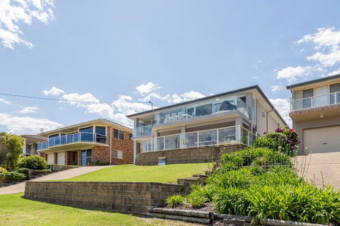 'Salt & Light' Mollymook - Gold Coast 4U 1