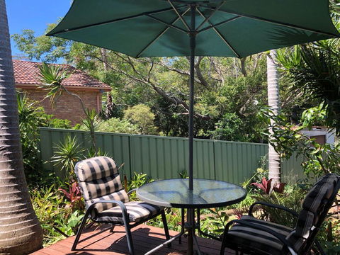 'Sandy Palms' 28 Moorooba Cr - Beautiful Home With Wifi, Air-con And Boat Parking - Accommodation Gold Coast 3