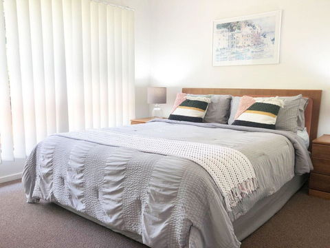 'Sandy Palms' 28 Moorooba Cr - Beautiful Home With Wifi, Air-con And Boat Parking - Accommodation Gold Coast 1