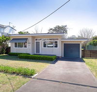 'Shoalz' 28 Rigney Street - Renovated Pet Friendly Cottage  Boat Parking - Accommodation Gold Coast
