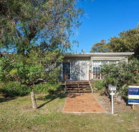 'The Croft' 11 Boulder Bay Rd - Cosy Beach House with Aircon  only 270m to the Beach - Gold Coast 4U