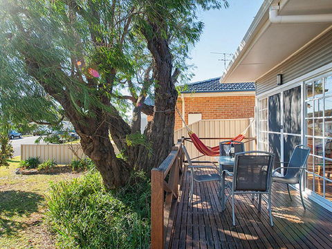 'The Croft' 11 Boulder Bay Rd - Cosy Beach House With Aircon & Only 270m To The Beach - Gold Coast 4U 1