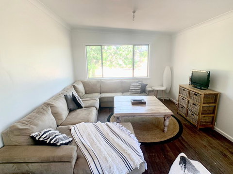 'The Wattles' - True Country Escape Near Wineries - Borenore - Accommodation Gold Coast 2