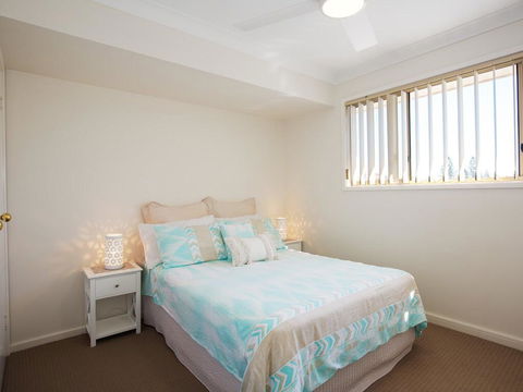 'Walk On Birubi', 1/40 Ocean Ave - Pet Friendly, WIFI, Boat Parking & Water Views - Gold Coast 4U 3