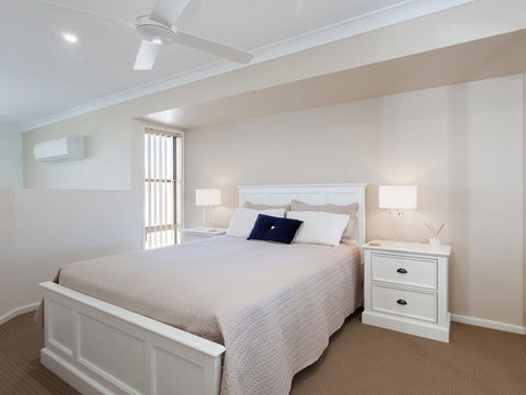 'Walk On Birubi', 1/40 Ocean Ave - Pet Friendly, WIFI, Boat Parking & Water Views - Gold Coast 4U 2