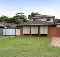 'Willows At The Bay' 111 Horace St - Large House with Aircon WIFI and Boat Parking. - Accommodation Gold Coast