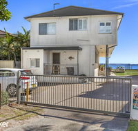 'Yacaaba' Beautiful Waterfront Location - Accommodation Gold Coast