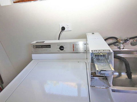 1 'Fiddlers Green' 62 Magnus Street - Ground Floor Unit Close To CBD - Accommodation Gold Coast 3