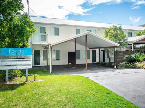 1 'Florida', 5 Lillian Street - 2 Min Walk To Beach, Shops & Restaurants - Gold Coast 4U 0