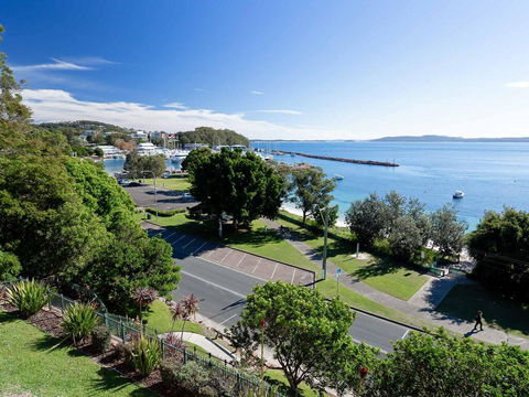 1 'Kiah', 53 Victoria Parade - Stunning Views, Wifi, Aircon, Just Across The Road To The Water - Accommodation Gold Coast 0