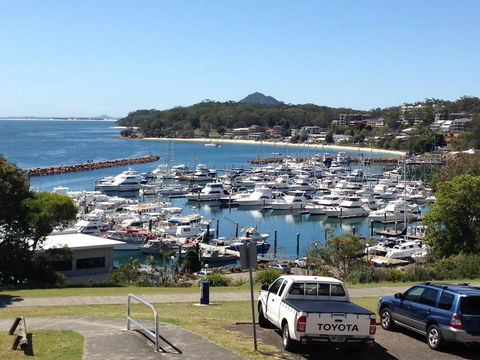 1 'Laman Lodge', 15 Laman Street - Stunning Air Conditioned Unit With Water Views And WIFI - Accommodation Gold Coast 0