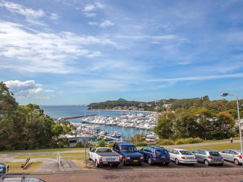 1 'Laman Lodge', 15 Laman Street - Stunning Air Conditioned Unit With Water Views And WIFI - Accommodation Gold Coast 2