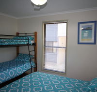 1 Naiad Court - Lowset family home with swimming pool and covered deck. Pet friendly - Accommodation Gold Coast
