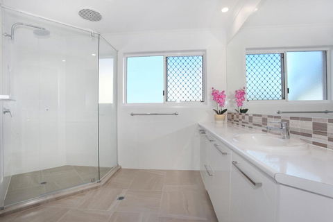 10 Mona Vista Crt, Coolum Beach, VIEWS, WiFi, Pet Friendly - Gold Coast 4U 3
