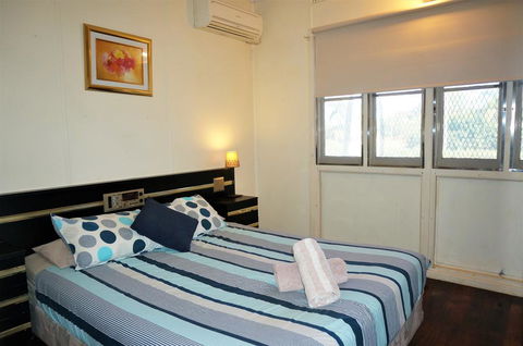 10 Tautog Street House And Unit - Separate Self-contained Unit - Gold Coast 4U 3