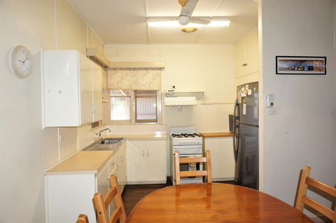 10 Tautog Street House And Unit - Separate Self-contained Unit - Gold Coast 4U 2