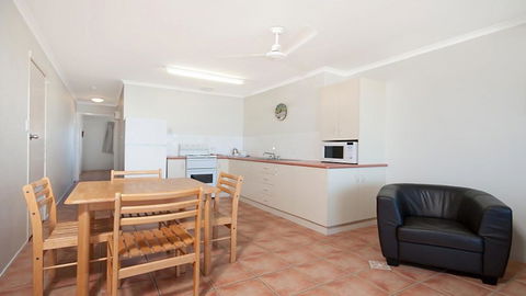 10T Beachfront Apartments - Gold Coast 4U 3