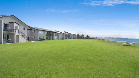 10T Beachfront Apartments - Gold Coast 4U 1