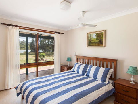 11 Bay Street - Waterfront Holiday - 1 Gold Coast 2