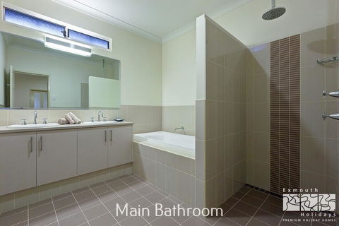 11 Kestrel Place - PRIVATE JETTY - Gold Coast 4U 2