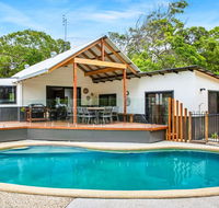 11 Naiad Court - Rainbow Shores Fantastic Family Retreat Swimming Pool 200m to beach Free Wi-Fi - Accommodation Gold Coast