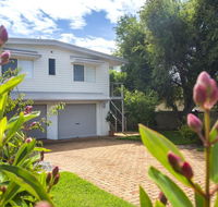 11 Riley St - Stylishly Modern - Accommodation Gold Coast
