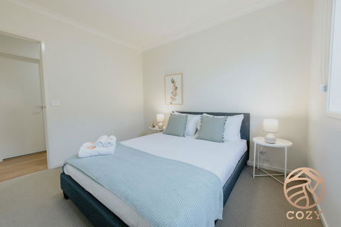 118 Refreshing 3BR Werribee Family House - Gold Coast 4U 2