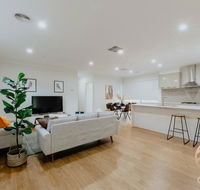 118 Refreshing 3BR Werribee Family House - Gold Coast 4U