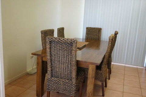 11A King Place - Large Deck And BBQ Area - Gold Coast 4U 3