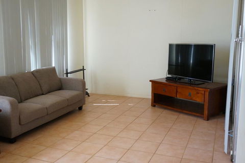 11A King Place - Large Deck And BBQ Area - Gold Coast 4U 1