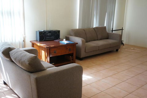 11A King Place - Large Deck And BBQ Area - Gold Coast 4U 2