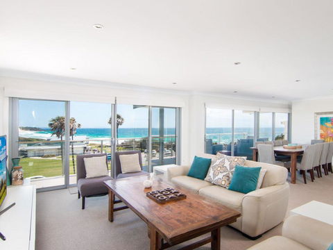 12 Cliff Road - 1 Gold Coast 0