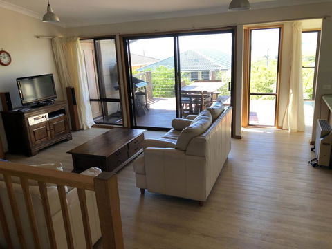 121 Montague Avenue, Kianga - Accommodation Gold Coast 2