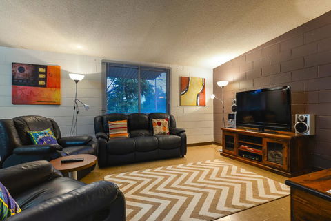 13 Grenadier Street - Shady Haven With A Large Outdoor Entertaining Area - Gold Coast 4U 2