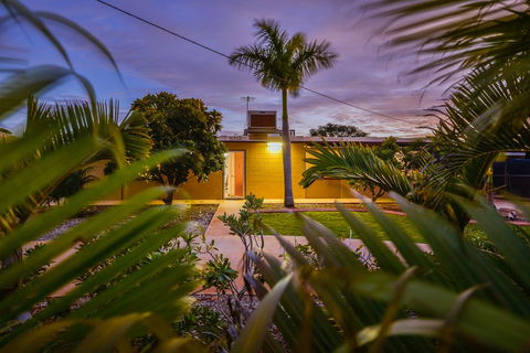13 Grenadier Street - Shady Haven With A Large Outdoor Entertaining Area - Gold Coast 4U 1