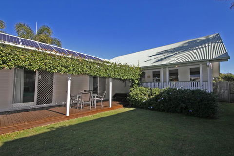 16 Beachway Pde, Marcoola: Linen Incl, WiFi, Pet Friendly, A/Cond. 500 BOND - 1 Gold Coast 1
