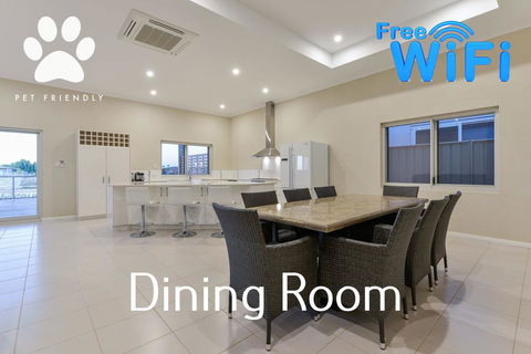 19 Corella Court - Spacious Deck With Swim Spa - Gold Coast 4U 3