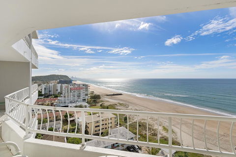 19th Avenue On The Beach - Accommodation Gold Coast 2