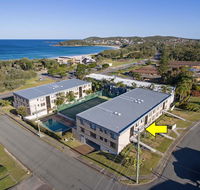 2 'The Dunes' 38 Marine Drive - pool tennis court and so close to the beach - Gold Coast 4U