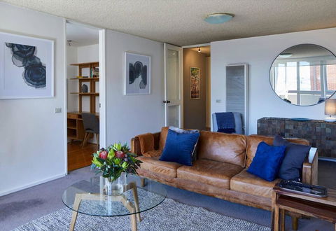 2 Bdrm South Yarra Apt With Balcony And Parking - Gold Coast 4U 0