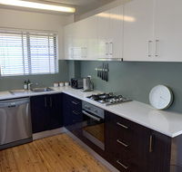 2 Bed Bar Beach Apartment - stroll to beach  cafes supermarket apartment 6 - Accommodation Gold Coast