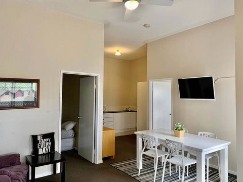 2 Bed Rooms Granny Flat - Complete Privacy - Accommodation Gold Coast 2