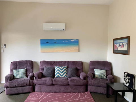 2 Bed Rooms Granny Flat - Complete Privacy - Accommodation Gold Coast 0