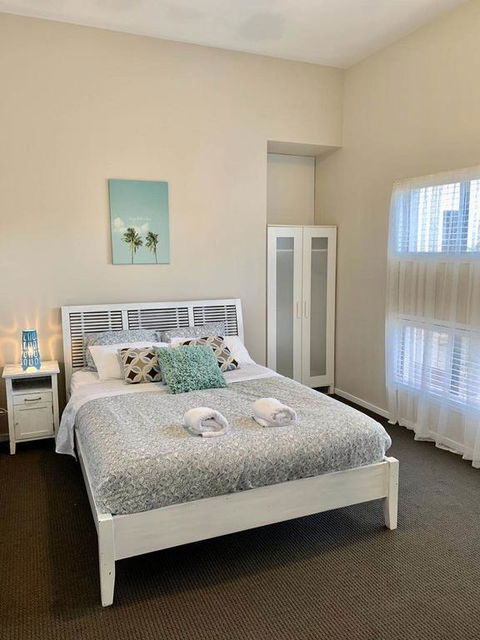 2 Bed Rooms Granny Flat - Complete Privacy - Accommodation Gold Coast 3