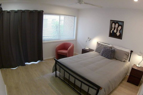 2 Bedroom Apartment In Surfers Central - Accommodation Gold Coast 2